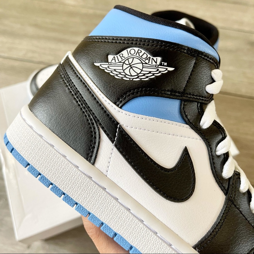 Air Jordan 1 Mid Women’s Black University Blue - Picture 2 of 9
